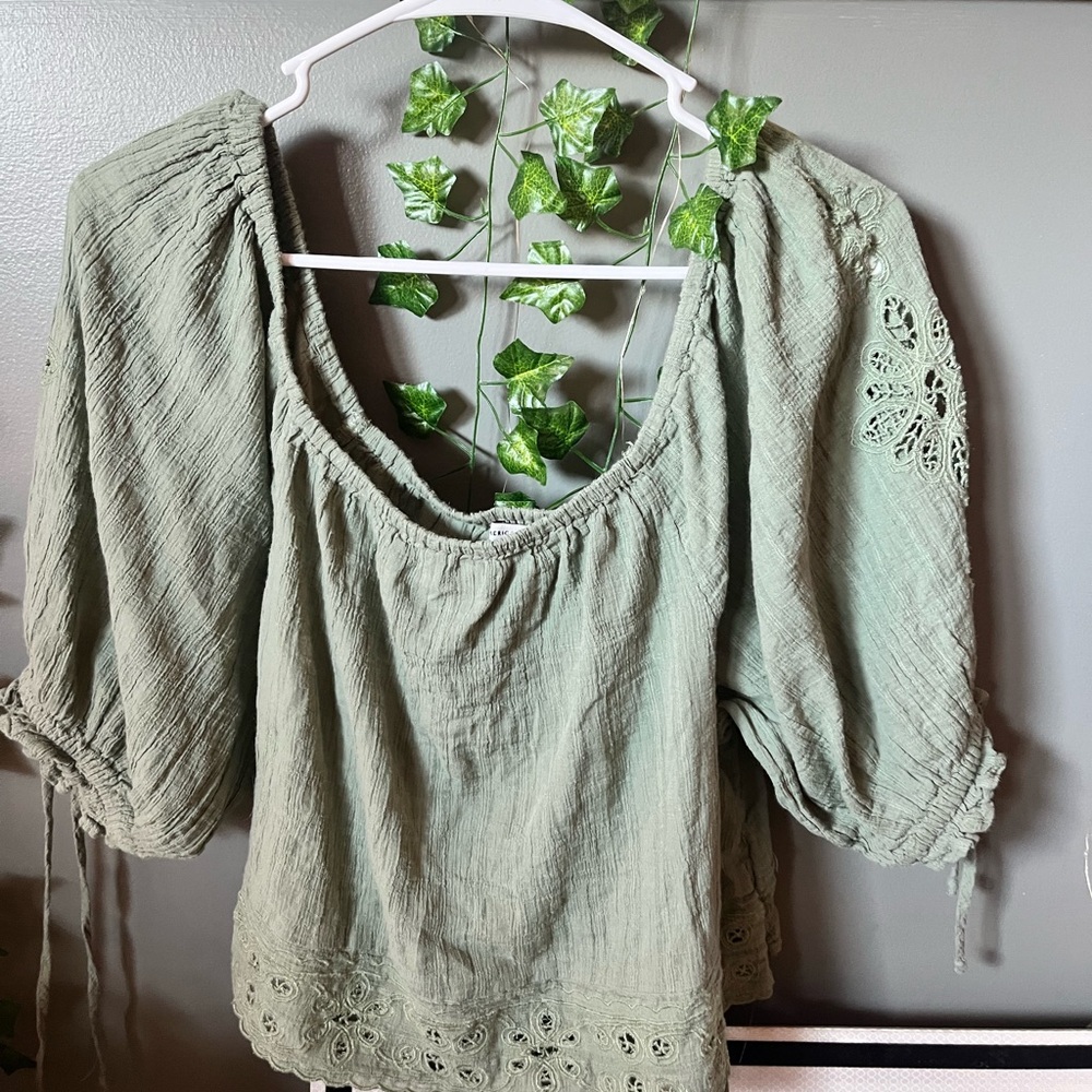 American Eagle top